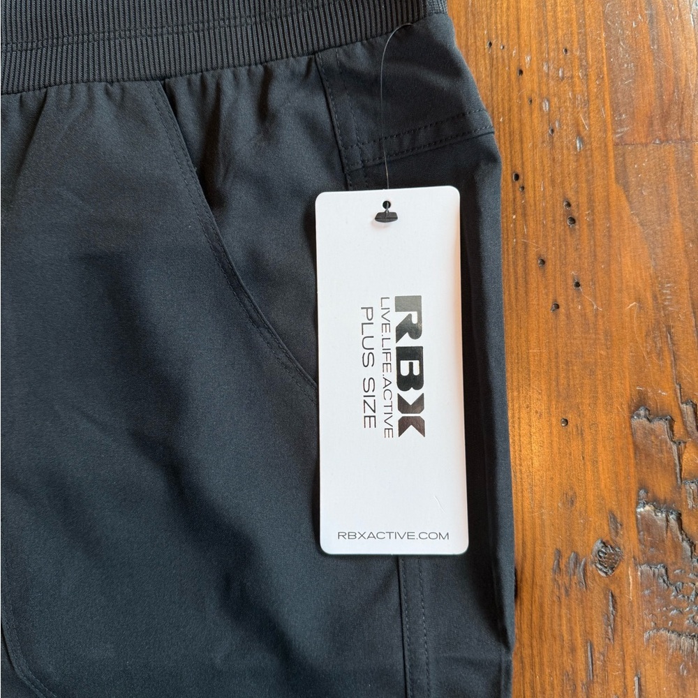 NWT RBX Wome’s Black Athletic Cropped Cargo Pants - Picture 3 of 7